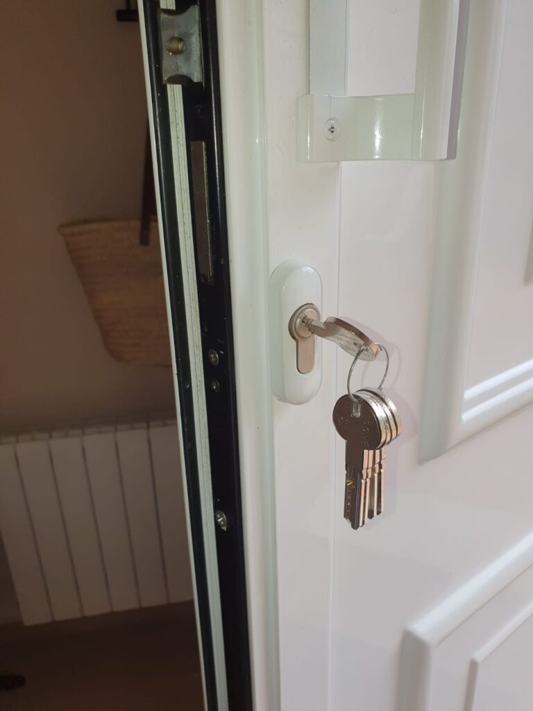 Apertura de puertas Almenar