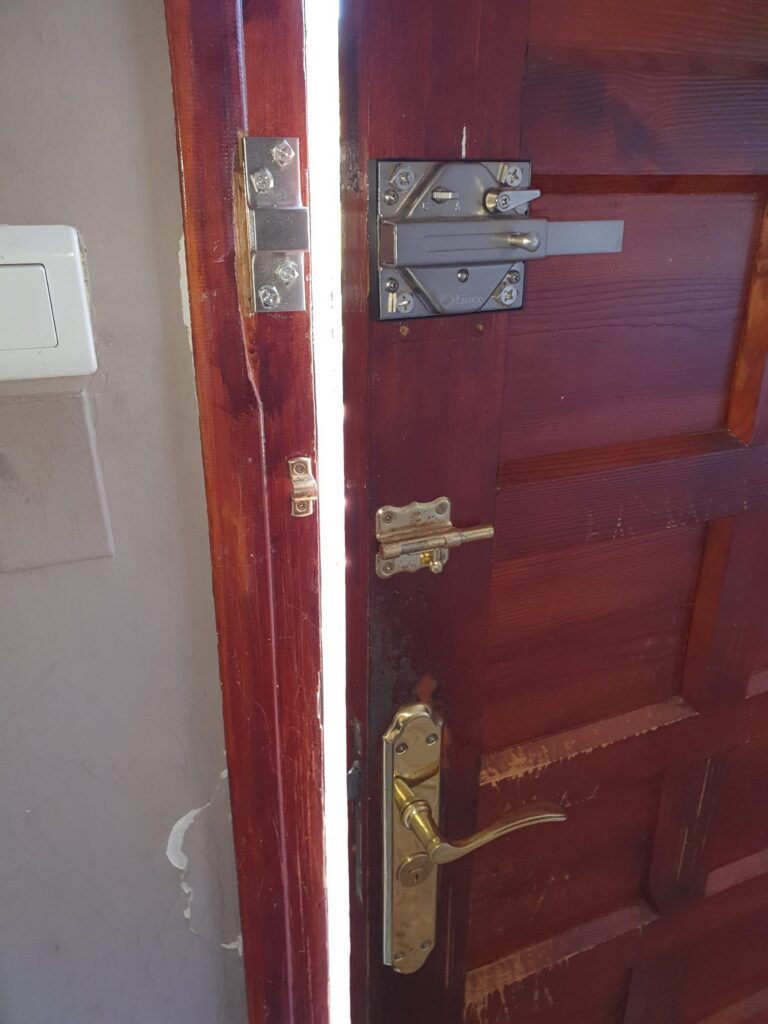 Apertura de puertas Menàrguens