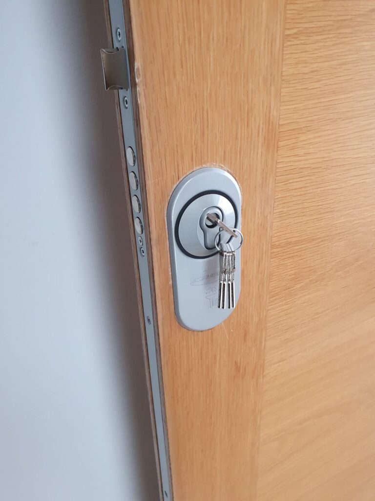 Apertura de puertas Miralcamp